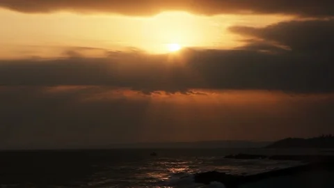 The sun goes down in the clouds Video stock 112585792