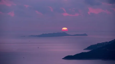 Sun goes into the sea Видео 224541514
