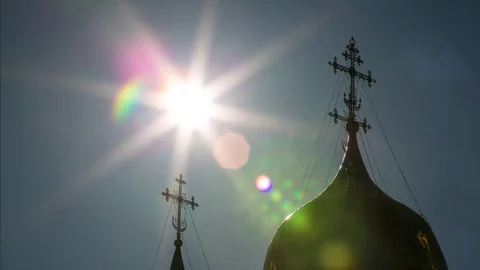 The sun going over the chirch cross timelapse. Movement of the Sun 库存影片 83364910