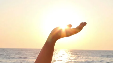 Sun in hand Stock-Footage 8549667