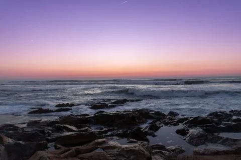 The sun has set, and twilight begins along the shores  Foto stock