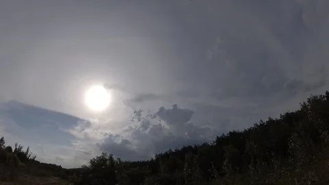 The sun is in a haze Stockbeeldmateriaal 109568482