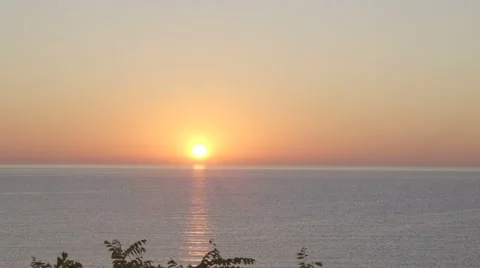 Sun Hovering over Peaceful Lake 库存影片 42902364