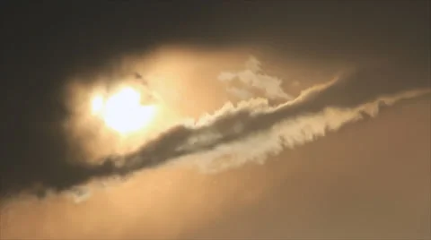 Sun inside dark clouds 스톡 동영상 33219996