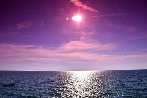The sun is looking at itself in the sea Foto stock