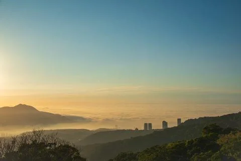 The sun, mountains and clouds create a wonderful symphony at dusk. Stock Photos