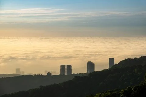 The sun, mountains and clouds create a wonderful symphony at dusk. Stock Photos