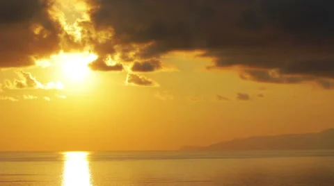 Sun moving across the sky  - close up 2 Video stock 40706512