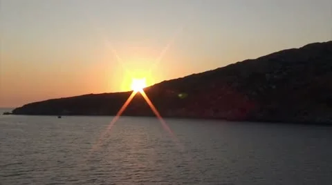 The sun is moving on the edge of a hill 库存影片 21598005