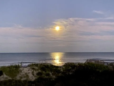 Sun Over Ocean 库存照片