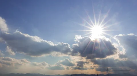 Sun passing through heavy clouds at the farm on river Vidéo 58110505