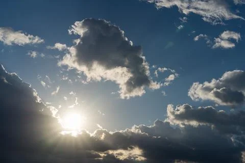 The sun is peeking out from behind the clouds. Foto stock