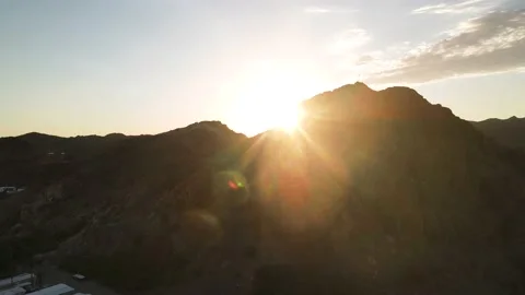 Sun Peeks Through Rock Formation Vídeo Stock 209292568