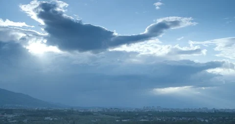 Sun penetrates between dark clouds over Sofia city Vidéo 129535273