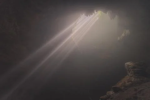 Sun ray falling into Jomblang Cave, Central Java, Indonesia Stock-Fotos