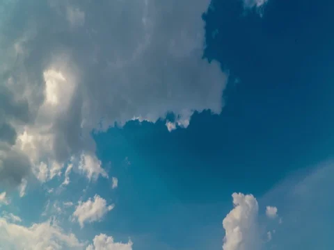Sun ray go through moving clouds in a beautiful afternoon. 動画素材 73055355