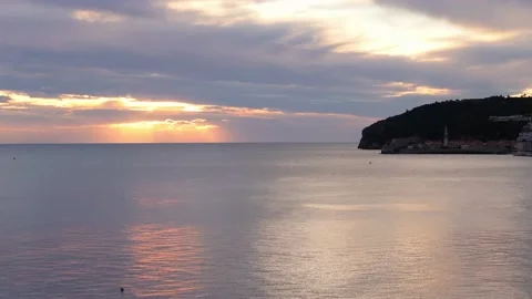 Sun rays break through clouds on the horizon, amazing panoramic view. Stock Footage 225578707