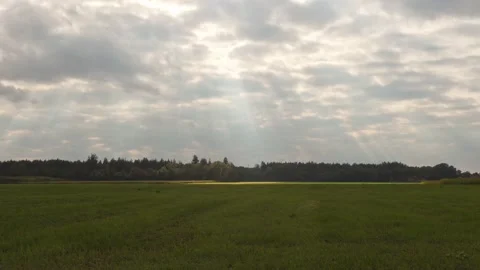 Sun rays breaking through the clouds of an overcast sky Stock Footage 194164377
