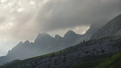 Sun rays on Giau Pass 2 库存影片 82105213