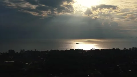 Sun Rays Over Tropical Sea at Sunset, Drone View 库存影片 336164709