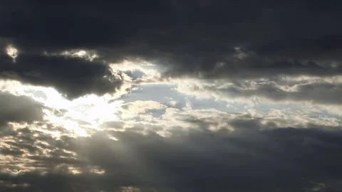 Sun rays shinning through dramatic clouds Stock-Footage 80440080