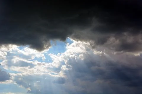 Sun Rays Through A Cloudy Sky 스톡 사진