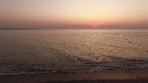 Sun like a red dot on the horizon Видео 129115516