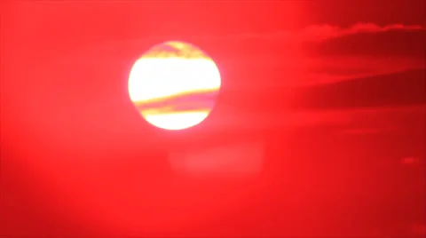Sun on red sky clouds 库存影片 34760325