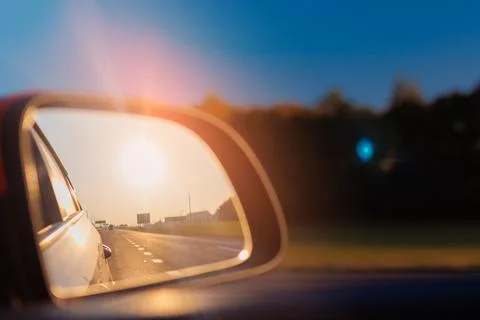 The sun is reflected in the mirror, evening road. Stock-Fotos