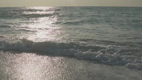 The sun is reflected from the waves in the sea 스톡 동영상 147946294