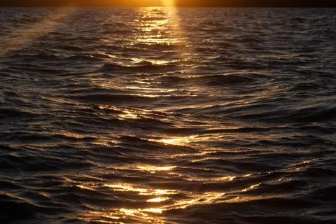 The sun is reflected in the waves of the sea, the texture of the waves, Foto stock