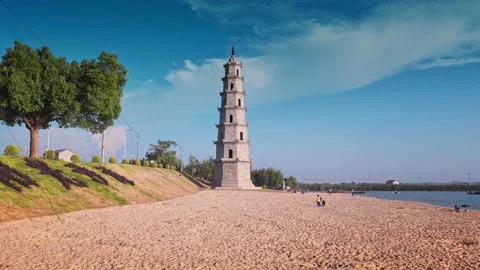 The Sun Reflecting in the Clear Water of the dongting Lake on the Background Stock-Footage 325787464