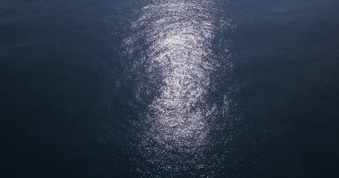 Sun Reflecting On The Ocean Vídeo Stock 92183653