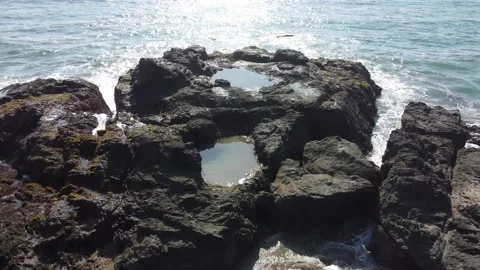 Sun Reflecting in Ocean Rocks Video stock 160411803