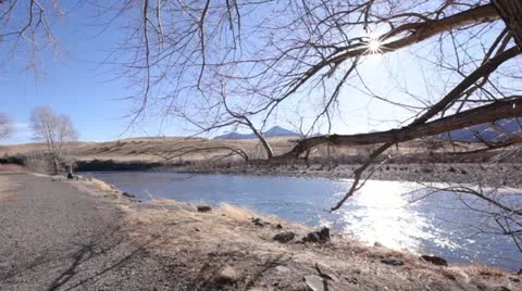 Sun Reflecting in River 스톡 동영상 21237843