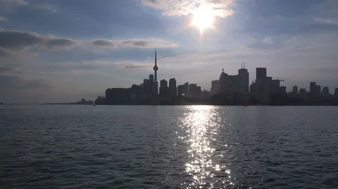 Sun reflecting off the water at Toronto skyline Stock Footage 63761054