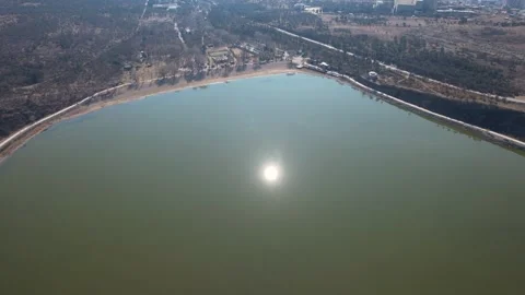 Sun reflection in a lake Vídeos de archivo 246906397