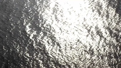 Sun reflection on the water surface Видео 71781906