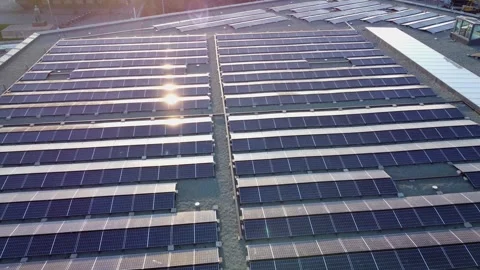 Sun reflects off huge solar panel array on Helsinki rooftop in Finland 動画素材 255098792
