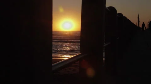 Sun rise through a pier. Stock-Footage 140962675