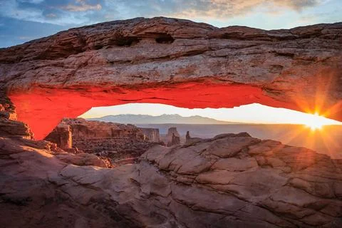 The Sun Rises Bright, Mesa Arch, Canyonlands National Park, Utah Stock-Fotos