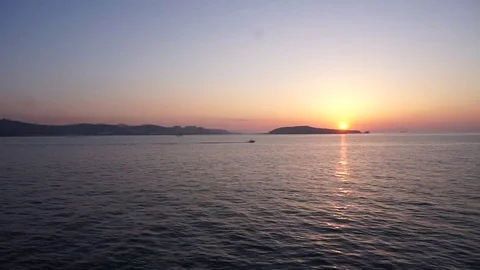 The sun rises Vídeo Stock 77610229