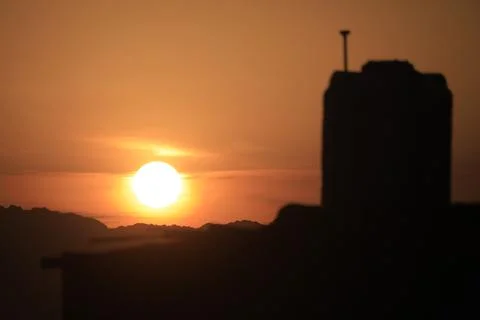 Sun rises over mountains surrounding Sana'a, Sanaa, Yemen - 02 Sep 2026 Fotos Stock