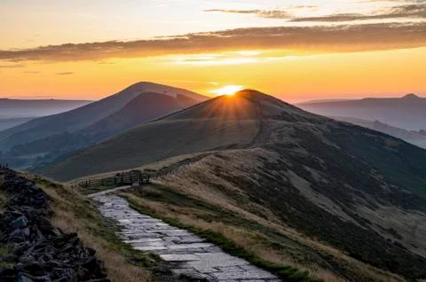 The sun rising above Lose Hill and Back Tor, The Peak District National Park, Stock Photos