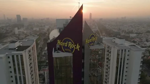 Sun Rising From Behind hard rock hotel in Guadalajara over downtown Mexico Vidéo 227252229