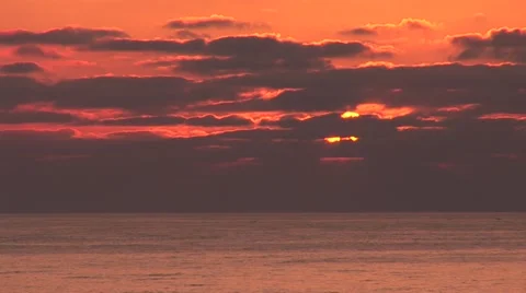 Sun rising between clouds over the sea Stock Footage 41212584