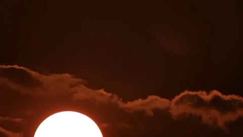 Sun rising in sky Stock-Footage 81453926