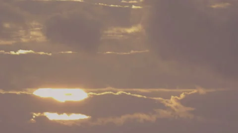Sun rising through drifting clouds in Red Scarlet UHD Time Lapse Vídeo Stock 46016365