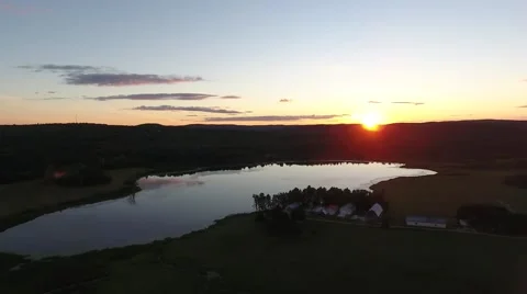 Sun Set Lens Flare - Panning Right. 動画素材 66780868