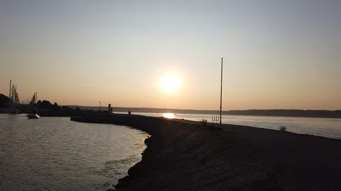 Sun set at a marina. Smooth motion and romantic color 스톡 동영상 115095980